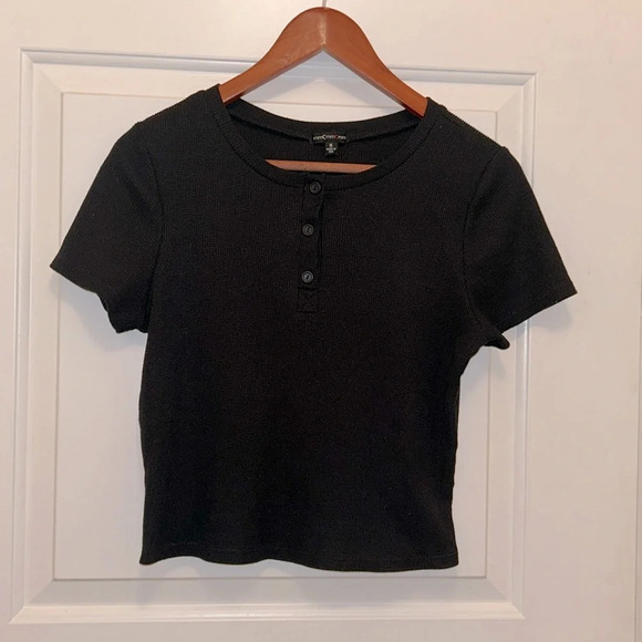 Black short sleeve thermal crop top - Picture 1 of 5